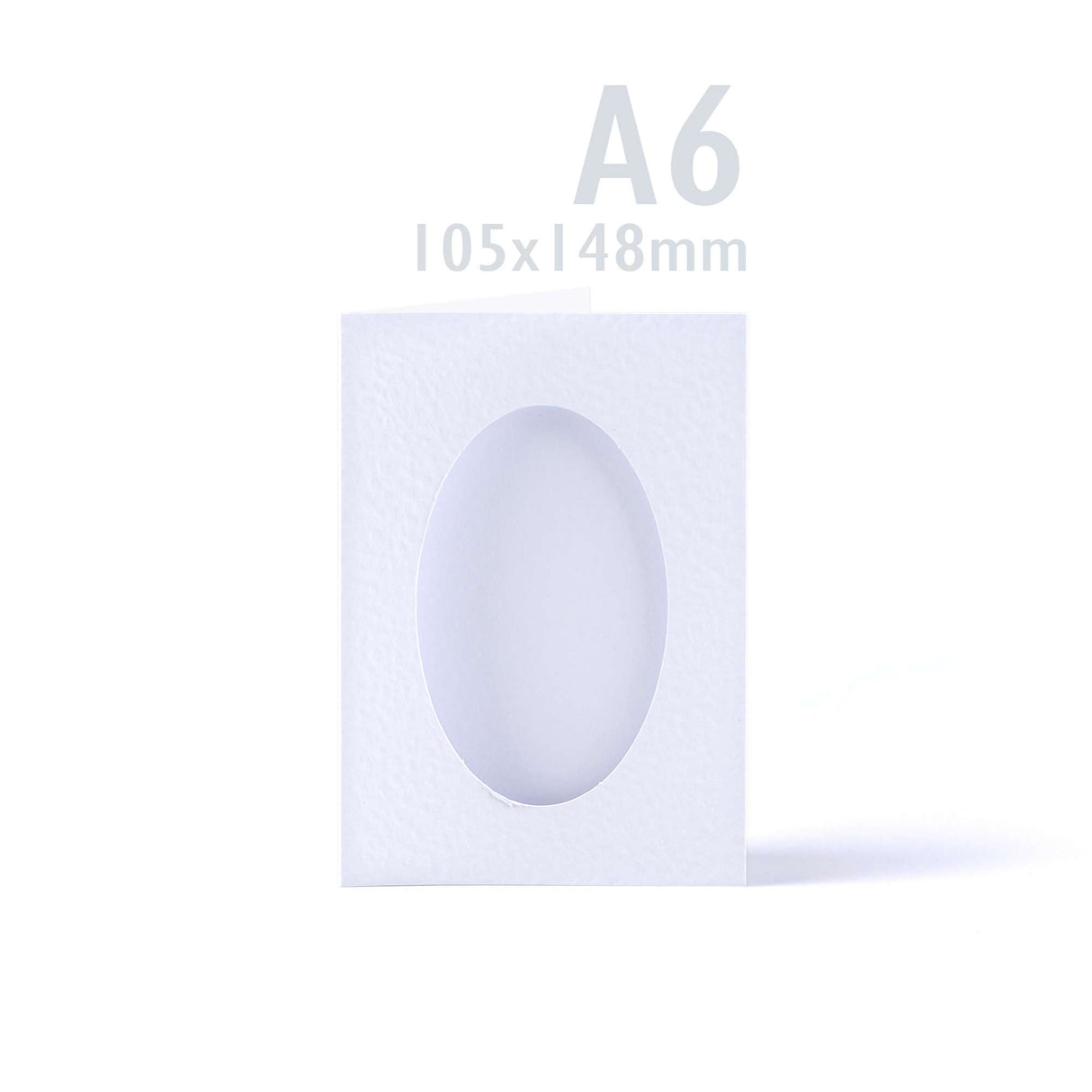 Witte drieluikkaarten met hamerslagstructuur en ovaal uitsnijvenster – verpakking