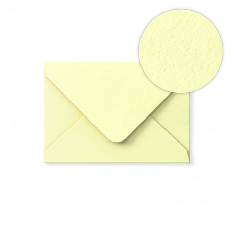 Ivoorkleurige Envelop met Hamerslagstructuur 65x94 mm