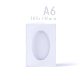 Witte drieluikkaarten met hamerslagstructuur en ovaal uitsnijvenster – verpakking