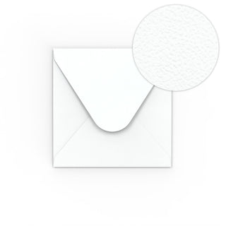 Witte envelop met hamerslagstructuur 110x100 mm